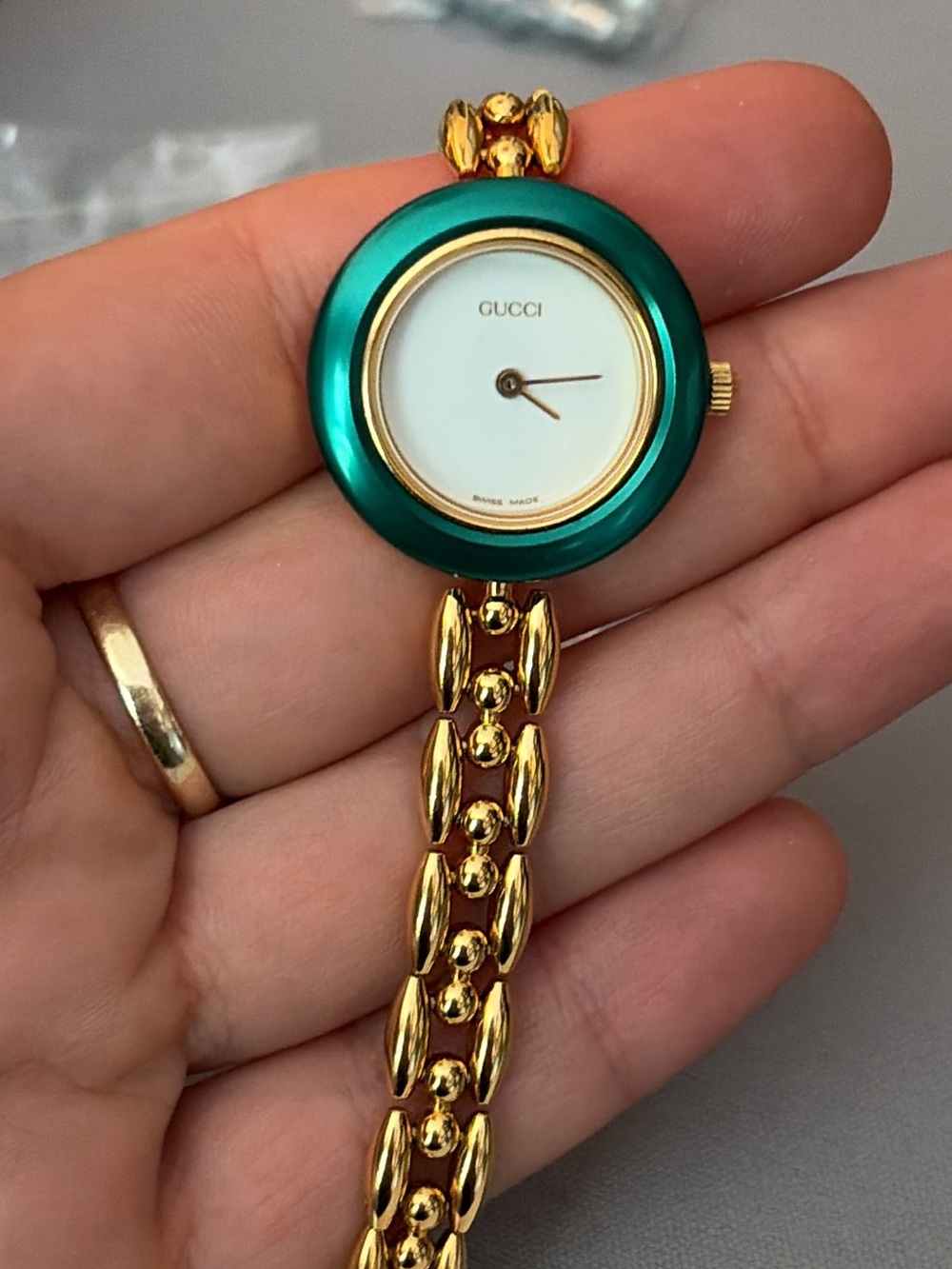 Gucci Change Bezel 11 12.2 Quartz White Dial Watch - Picture 5 of 9